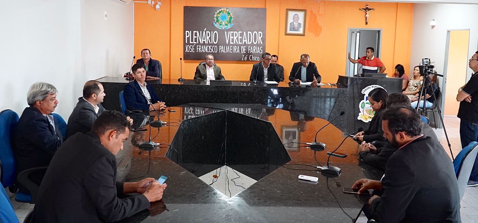 Imagem da notícia: VEREADORES APROVAM PROJETO DE LEI Nº 37 QUE ALTERA REALINHAMENTO DAS CARREIRAS DE PROFISSIONAIS DO MAGISTÉRIO