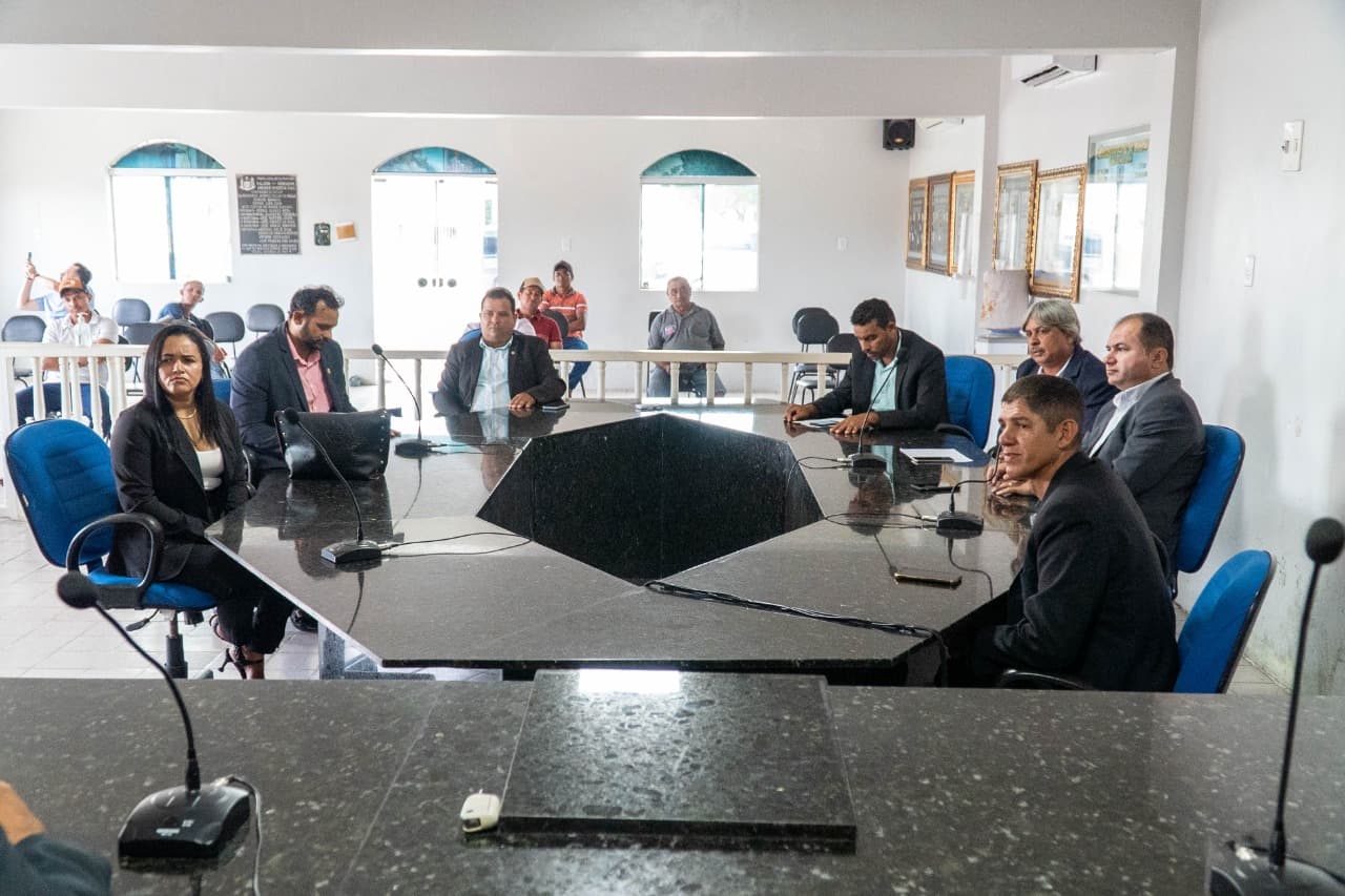 Imagem da notícia: VEREADORES APROVAM LEI ORÇAMENTÁRIA PARA 2023
