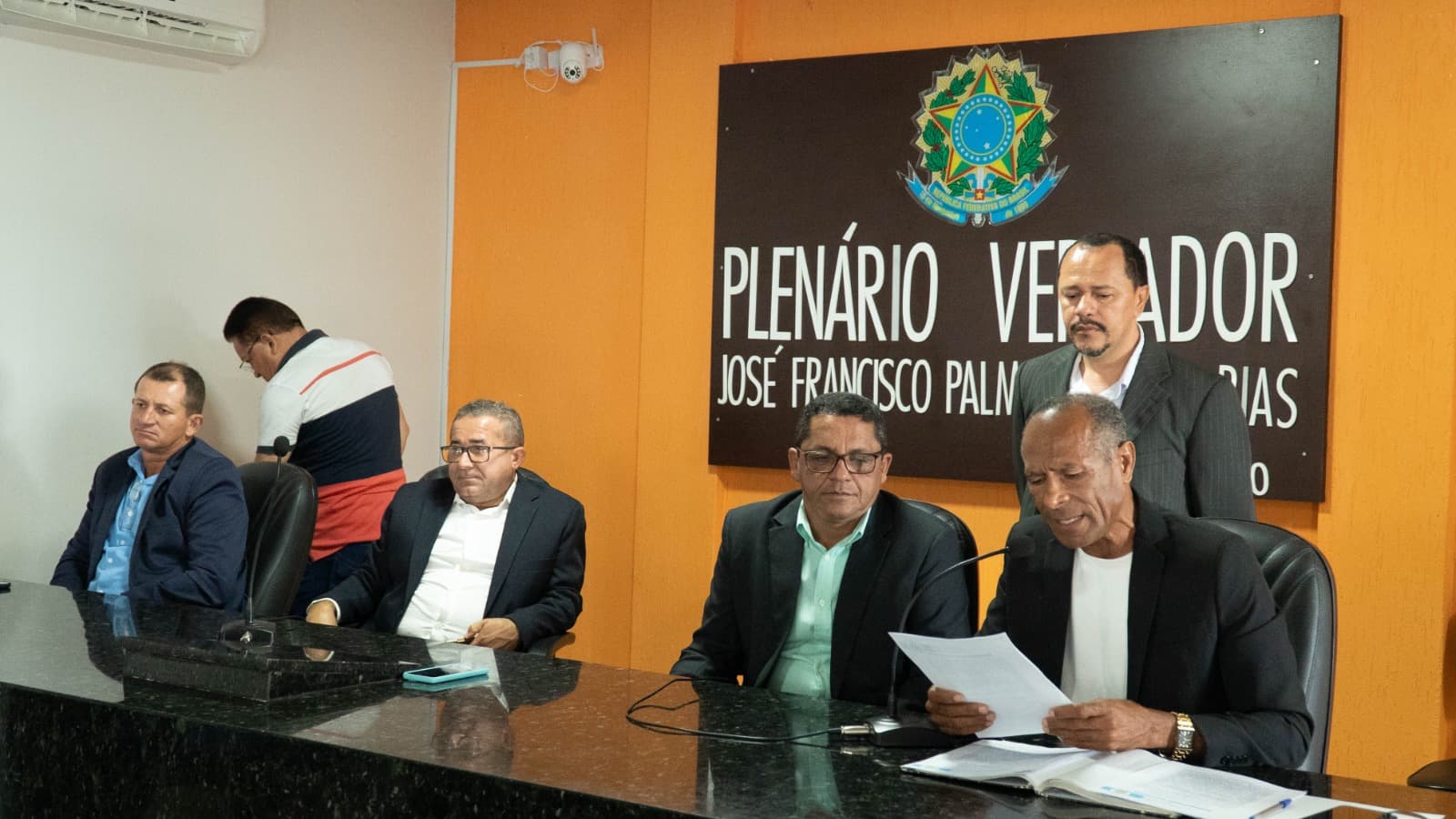 Imagem da notícia: VEREADORES SE REÚNEM EM SESSÃO ORDINÁRIA