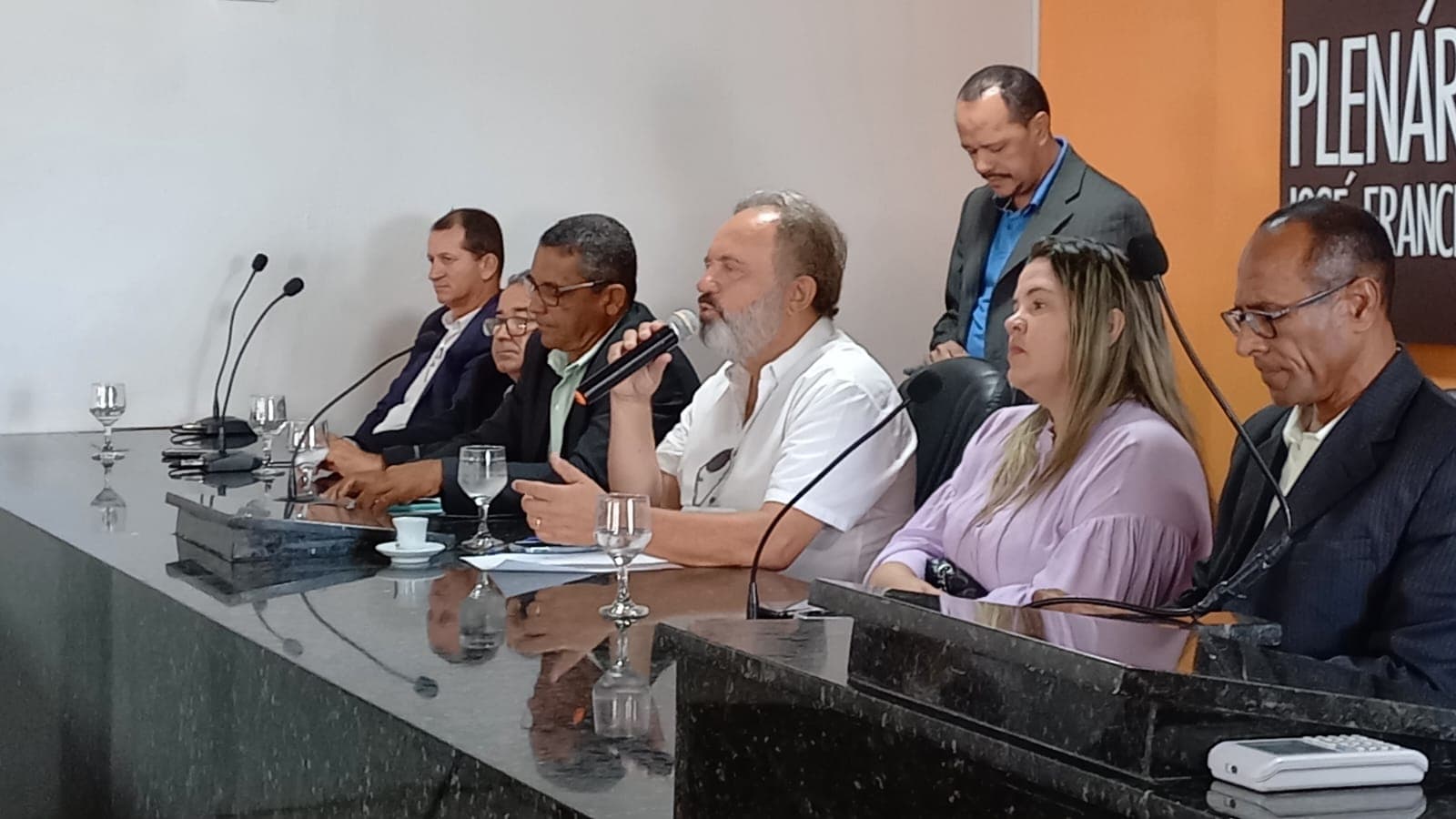 Imagem da notícia: VEREADORES APROVAM PROJETO DO PREFEITO LUCAS SANTOS QUE CONCEDE REAJUSTE SALARIAL DE 15% AOS PROFESSORES