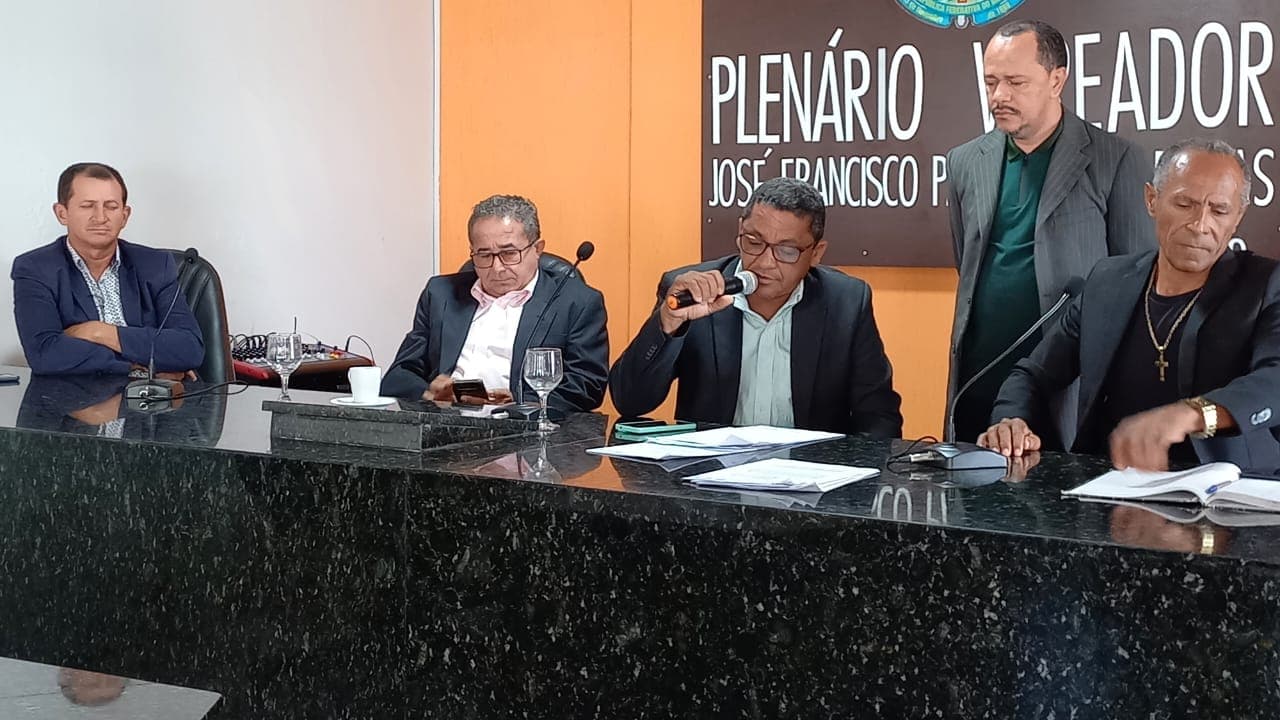 Imagem da notícia: EM SESSÃO ORDINÁRIA VEREADORES APROVAM CINCO PROJETOS DE LEIS E TRÊS INDICAÇÕES