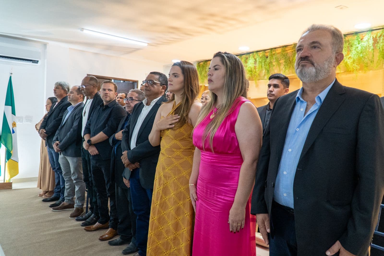 Imagem da notícia: VEREADORES REALIZAM SESSÃO SOLENE PARA ENTREGA DE TÍTULOS DE CIDADÃOS HONORÁRIOS