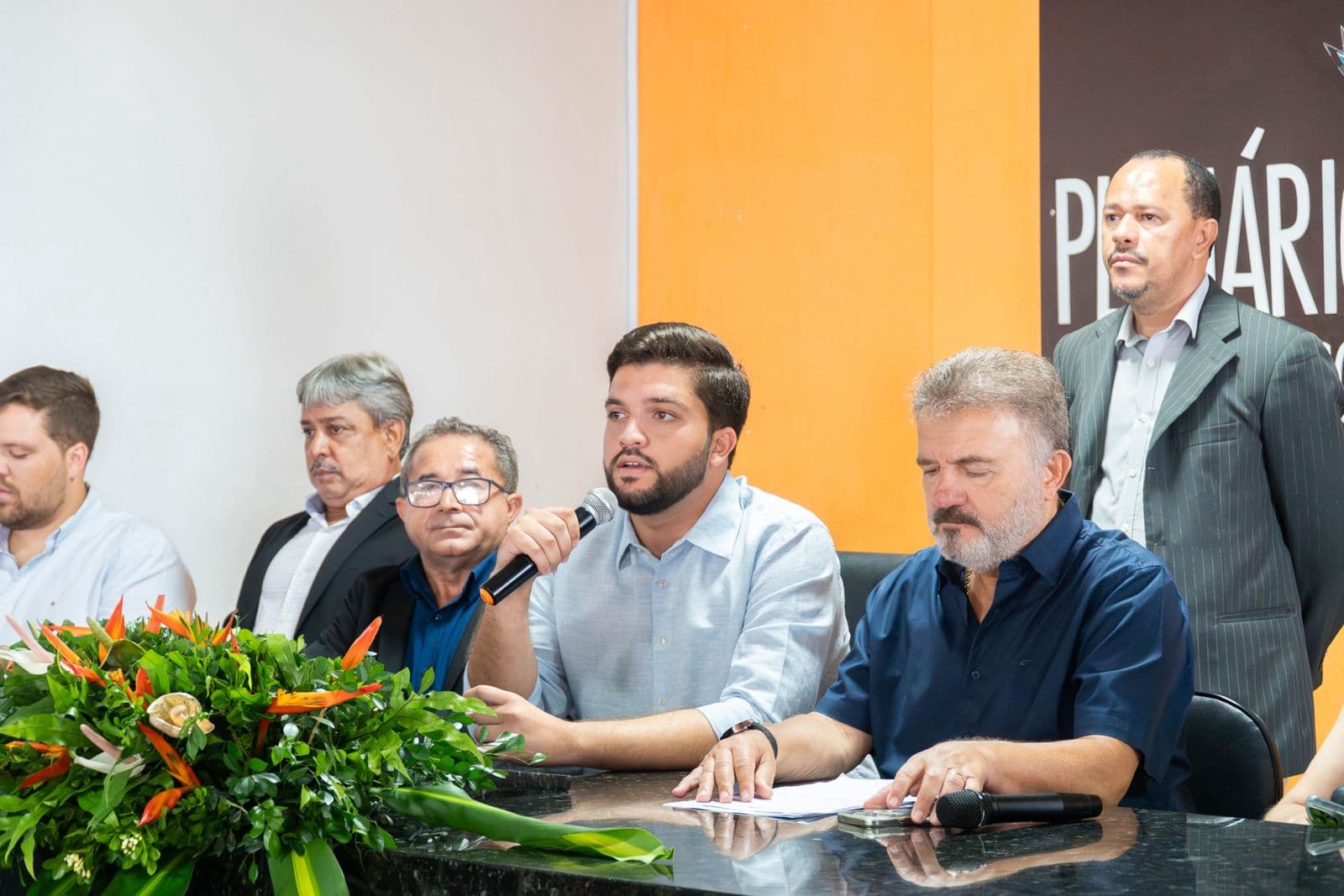 Imagem da notícia: VEREADORES APROVAM PROJETO DE LEI DE AUTORIA DO PREFEITO LUCAS SANTOS, QUE CONCEDE REAJUSTE DE 10% NO SALÁRIO DOS PROFESSORES DA REDE PÚBLICA MUNICIPAL