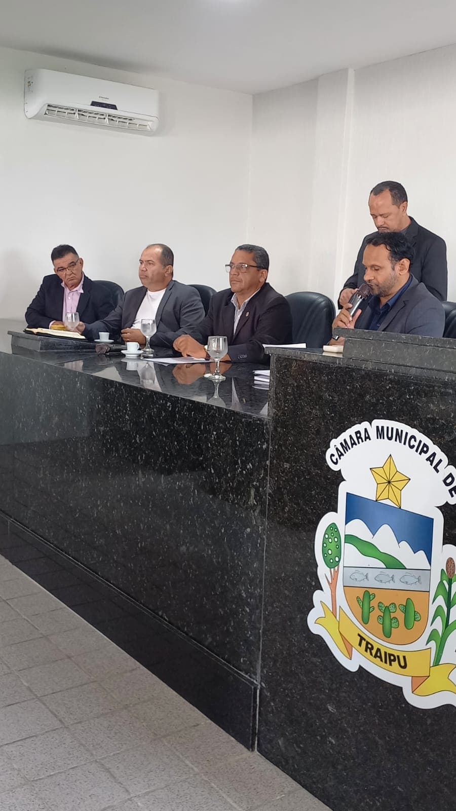 Imagem da notícia: Vereadores aprovam por unanimidade dois projetos de leis de autoria do prefeito Lucas Santos