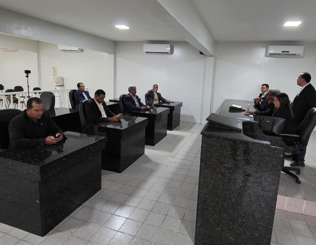Imagem da notícia: Em sessão extraordinária, vereadores aprovam quatro projetos de leis de autoria do prefeito Lucas Santos