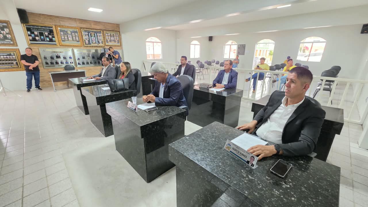 Imagem da notícia: Em sessão ordinária, vereadores aprovam três projetos de lei do Poder Executivo